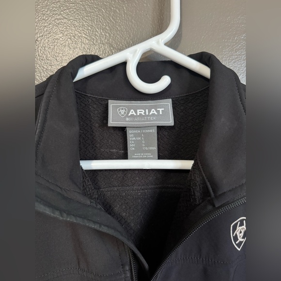 Women’s Ariat Softshell Jacket - Picture 4 of 7